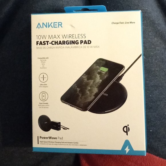 BNIB Anker 10W MAX WIRELESS FAST-CHARGING PAD and ADAPTER COMBO - All Black - Picture 1 of 8